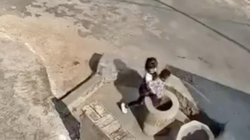 टीवी शो देखकर 7 साल की लड़की ने बच्चे को बोरवेल में गिराया, देखिए खौफनाक वीडियो