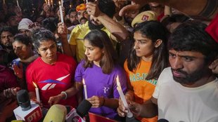 Wrestlers News | Sakshi Malik | Vinesh Phogat | Bajrang Punia | Wrestlers speak with media during their protest at Jantar Mantar in New Delhi |