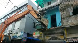 महाकाल की सवारी पर थूकने वालों के घर पर चला बुलडोजर, देशभक्ति गाने बजाकर तोड़े गए घर