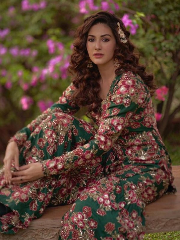 AMYRA DASTUR - DESI SWAG