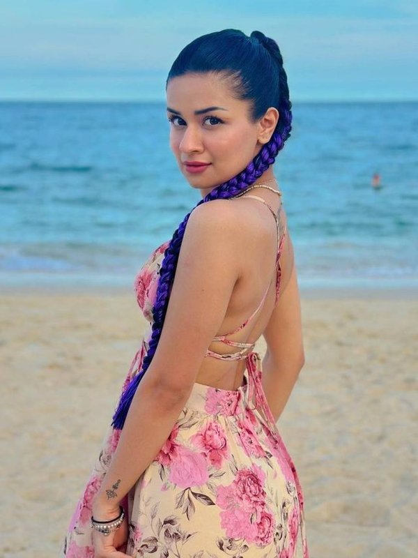 AVNEET KAUR BEACH LOOK