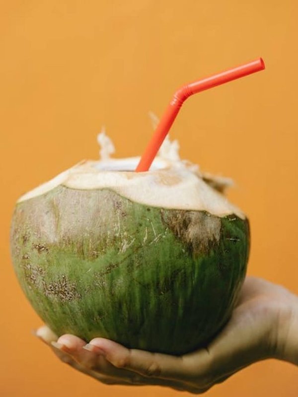 BENEFITS OF DRINKING COCONUT WATER FOR MAN
