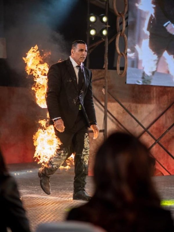 Bollywood actors like to do stunts (6)