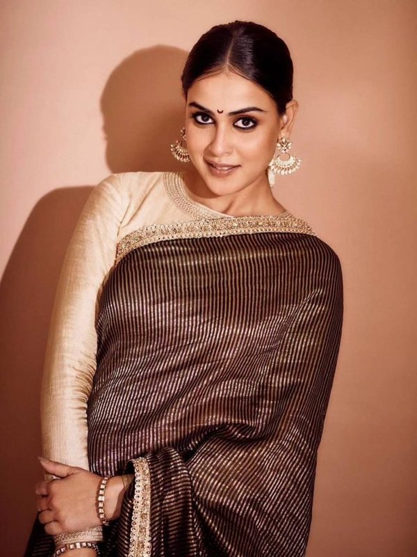 GENELIA DSUZA IN SAREE LOOK