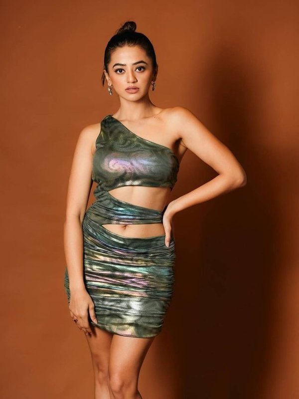 HELLY SHAH IN GREEN SHORT DRESS