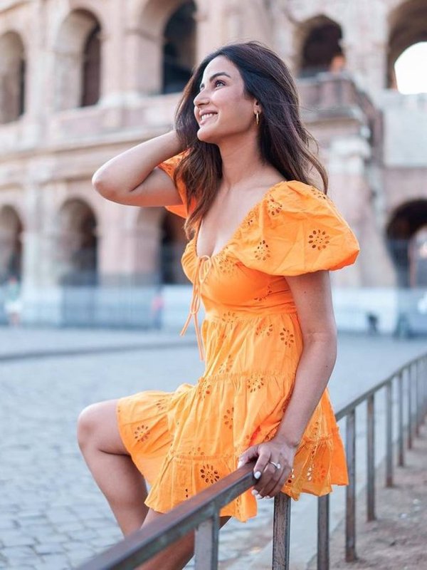 JASMIN BHASIN IN BHAGWA RANG