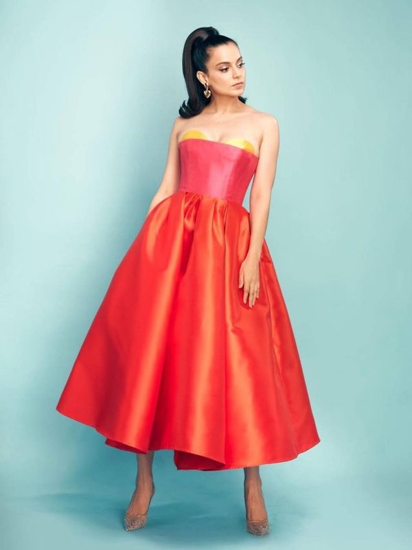 KANGANA RANAUT IN RED SIZZLING LOOK