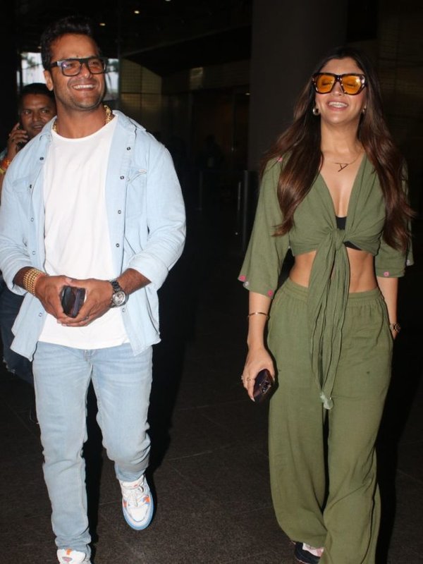 Khesari Lal Yadav Akanksha Puri Spotted together