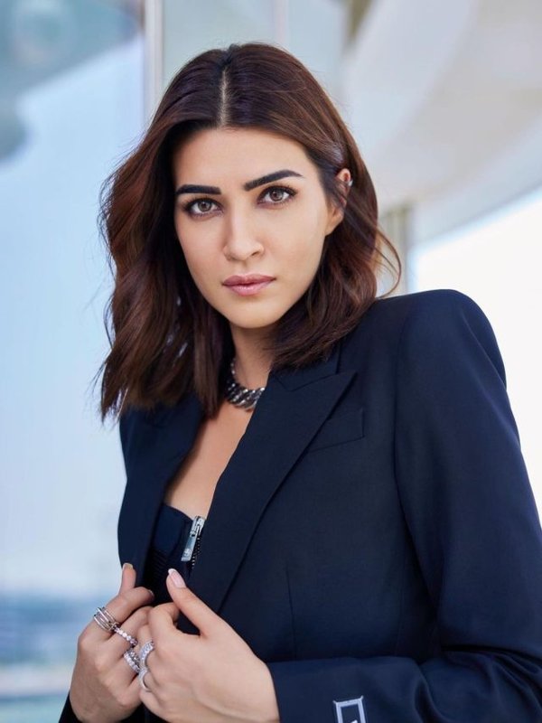 Kriti Sanon Birthday (5)