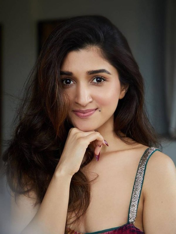 NEHA MALIK - KINJAL SHAH NO MAKEUP LOOK