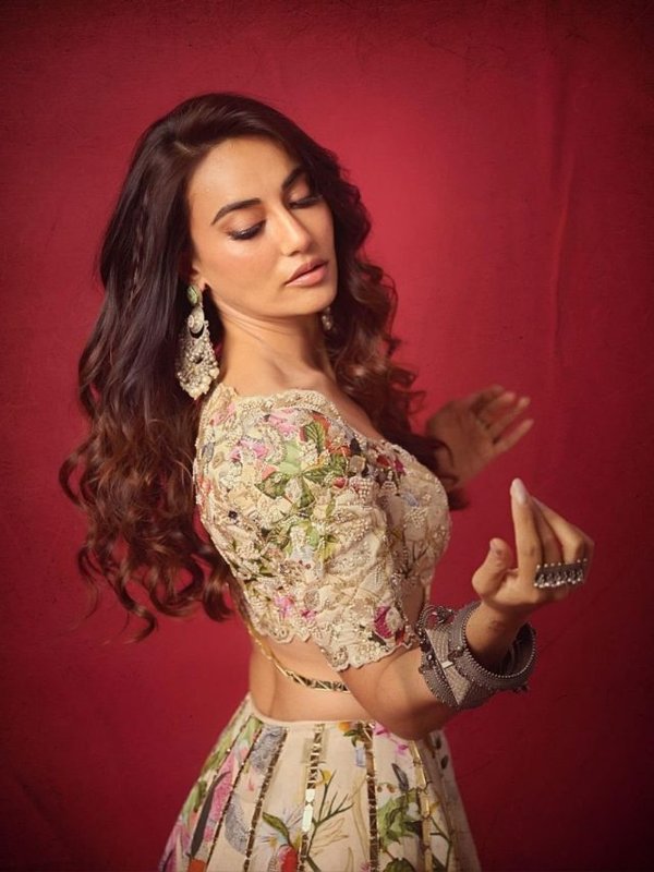 Surbhi Jyoti (5)