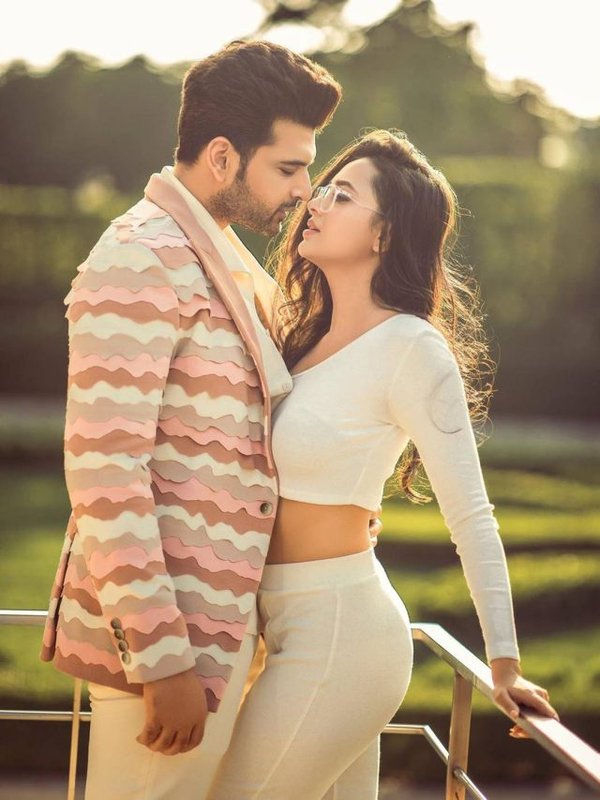 TV COUPLES AGE DIFFERENCE