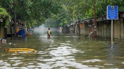 Delhi Flood: बाढ़ पीड़ित परिवारों को मिलेगी 10 हजार रुपये की सहायता, CM केजरीवाल का ऐलान