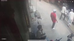 दिल्ली में युवक की चाकुओं से गोंदकर हत्या, प्रेमिका के पिता और भाइयों ने गली में किया हमला, सीसीटीवी फुटेज वायरल