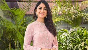 Mrunal Thakur Birthday