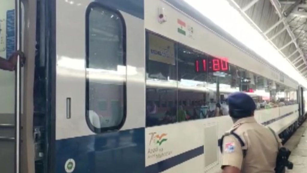 Lucknow Gorakhpur | Vande Bharat Express | mini Vande Bharat