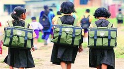 योगी सरकार का फैसला, 10 दिन बिना बैग के स्कूल जाएंगे बच्चे, क्लास के टाइम का समय होगा कम