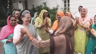 sonia gandhi dancing| congress|