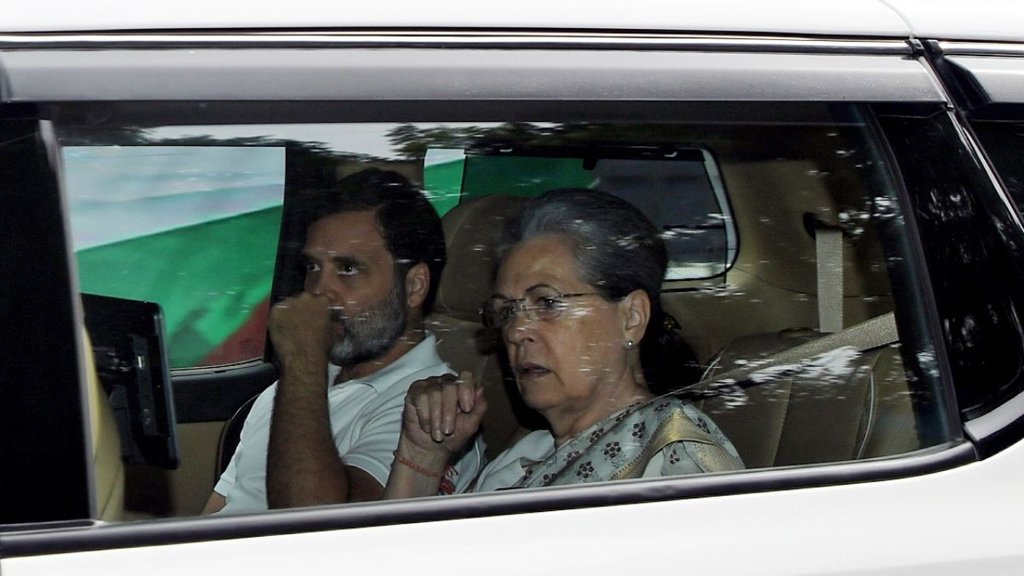 Sonia Gandhi | Rahul Gandhi | emergency landing in MP Bhopal Sonia Gandhi | Rahul Gandhi | emergency landing in MP Bhopal