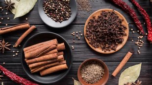 how to dry salt in microwave, salt moisture absorber, does salt absorb moisture from the air, how to store masala powder for long time,