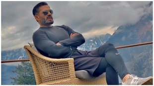 suniel shetty, suniel shetty tomato prices, tomato prices, suniel shetty farmhouse, सुनील शेट्टी