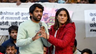 Wrestling News | Vinesh Phogat | Bajrang Punia | Asian Games | World Championship trials |