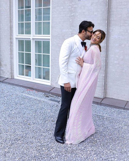 Ankita lokhande share romantic photos with her husband vicky Jain in ...