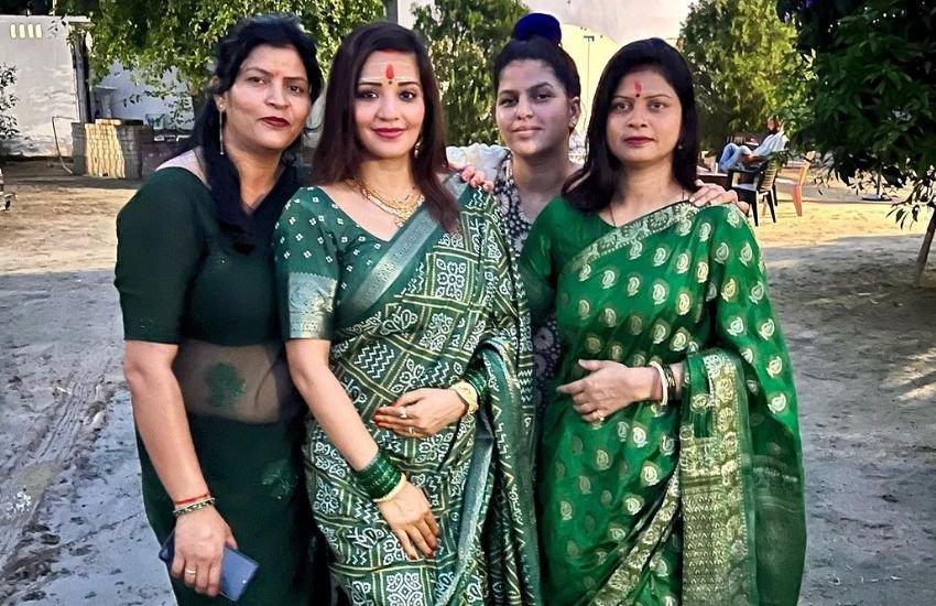 Bhojpuri Actress Monalisa Bonding With Sister in Laws