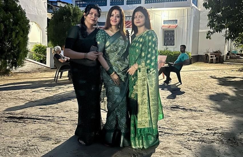 Bhojpuri Actress Monalisa Bonding With Sister in Laws