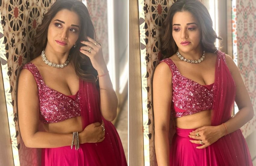 Bhojpuri Actress Monalisa Bonding With Sister in Laws