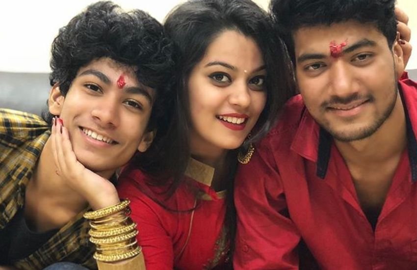 Bhojpuri Stars Real Brother And Sisters