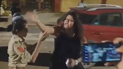 गुजरात: महिला ने शराब के नशे में पुलिसवालों से की बदसलूकी, शराबबंदी को लेकर लोग ऐसे कस रहे तंज