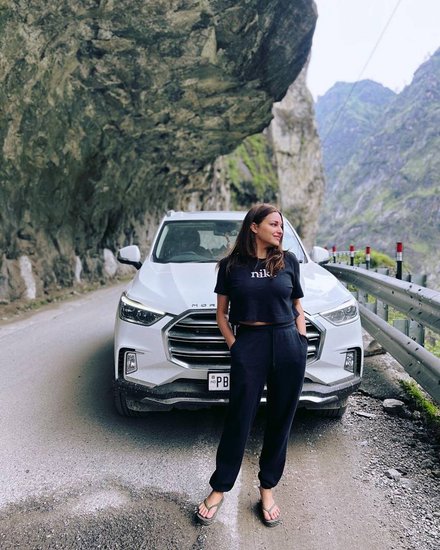 Himanshi Khurana songs,