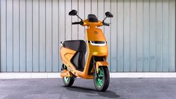 EV in Focus: Kabira Mobility Kollegio Neo कम कीमत में करता है 100 km की लंबी रेंज का दावा, जानें कितना किफायती है ये इलेक्ट्रिक स्कूटर