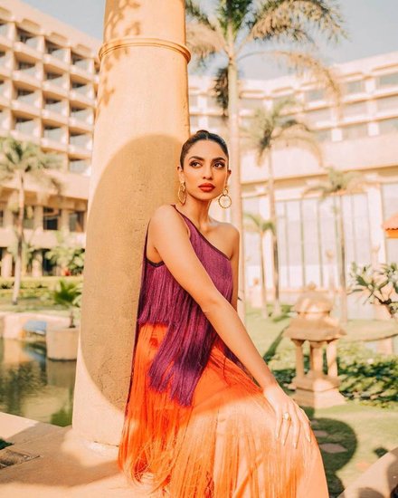  Shobhita Dhulipala instagram family