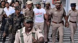 पेशी के लिए मनीष कश्यप को बेतिया लेकर पहुंची तमिलनाडु पुलिस, स्टेशन पर की गई फूलों की बारिश; देखिए वीडियो