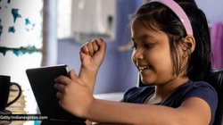 मोबाइल के इस्तेमाल पर बनने जा रहा है नियम, दो घंटे से अधिक नहीं कर पाएंगे यूज!