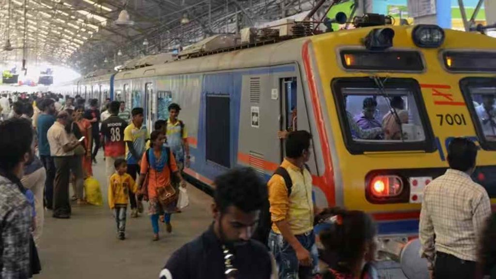 Mumbai Local Train Accident Video Viral