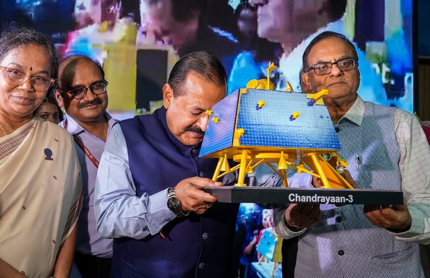 chandrayaan 3 mission successful land on moon