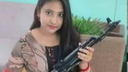 पूर्व TMC लीडर ने शादी की सालगिरह पर पत्नी को तोहफे में दी AK 47? तस्वीर हो रही है वायरल