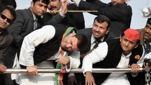 AKhilesh Yadav | Priyanka Gandhi