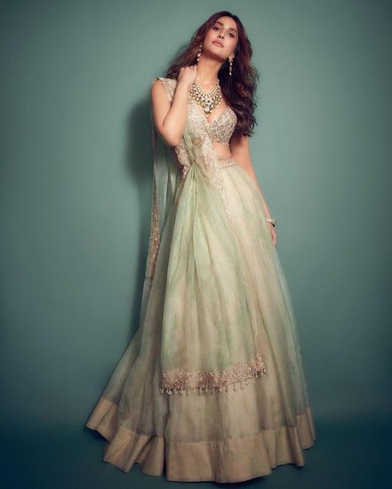 vaani kapoor in light green lehenga