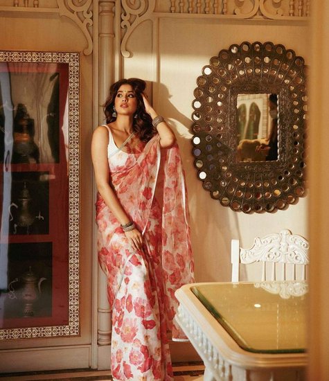 janhvi kapoor bawaal