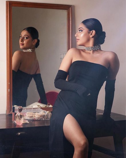 Isha Malviya Photos