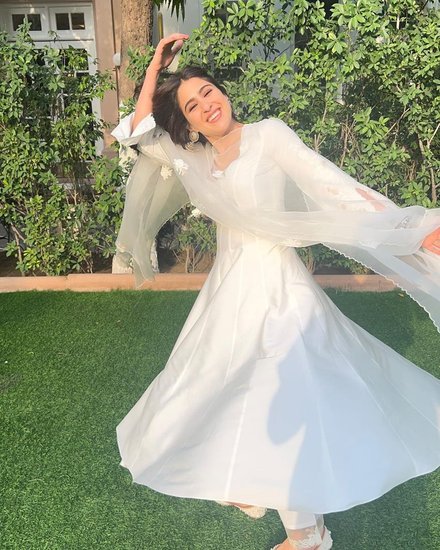 Sara Ali Khan white suit