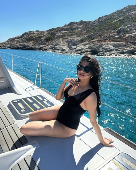Avantika Dasani in Molokini 