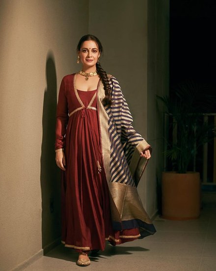 Dia Mirza looks royal