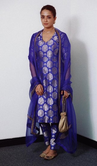 Surveen Chawla in blue Suit