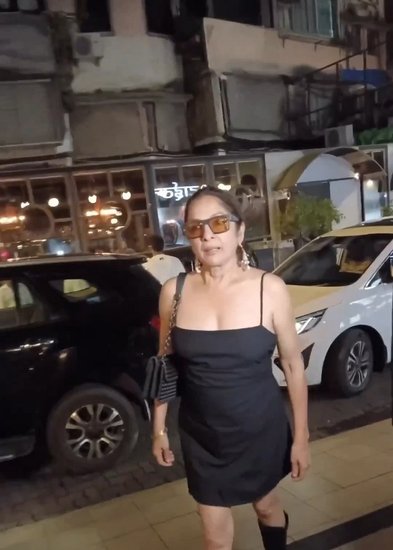 Neena Gupta little black dress