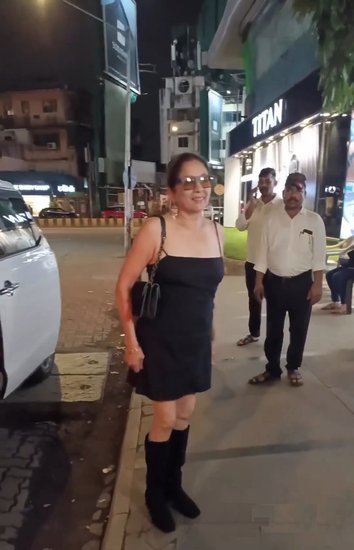 neena glamorous photo